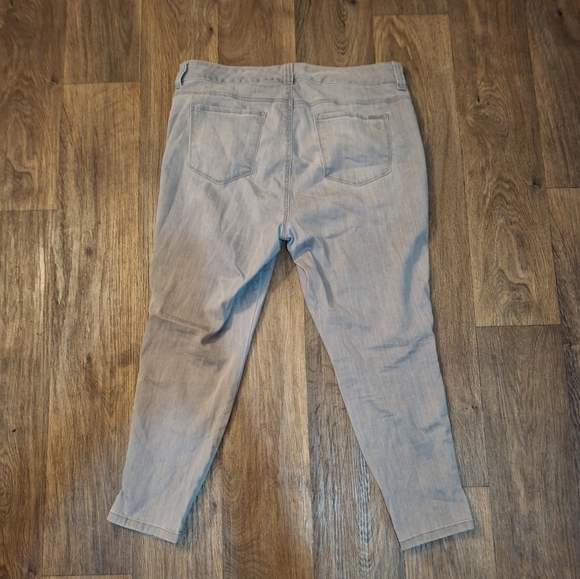 Melissa McCarthy SEVEN7 Pencil Jeans. - Picture 3 of 16